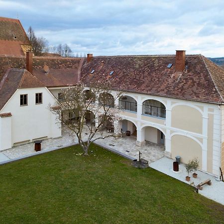 Der Pfarrhof Hotell Hartberg Exteriör bild