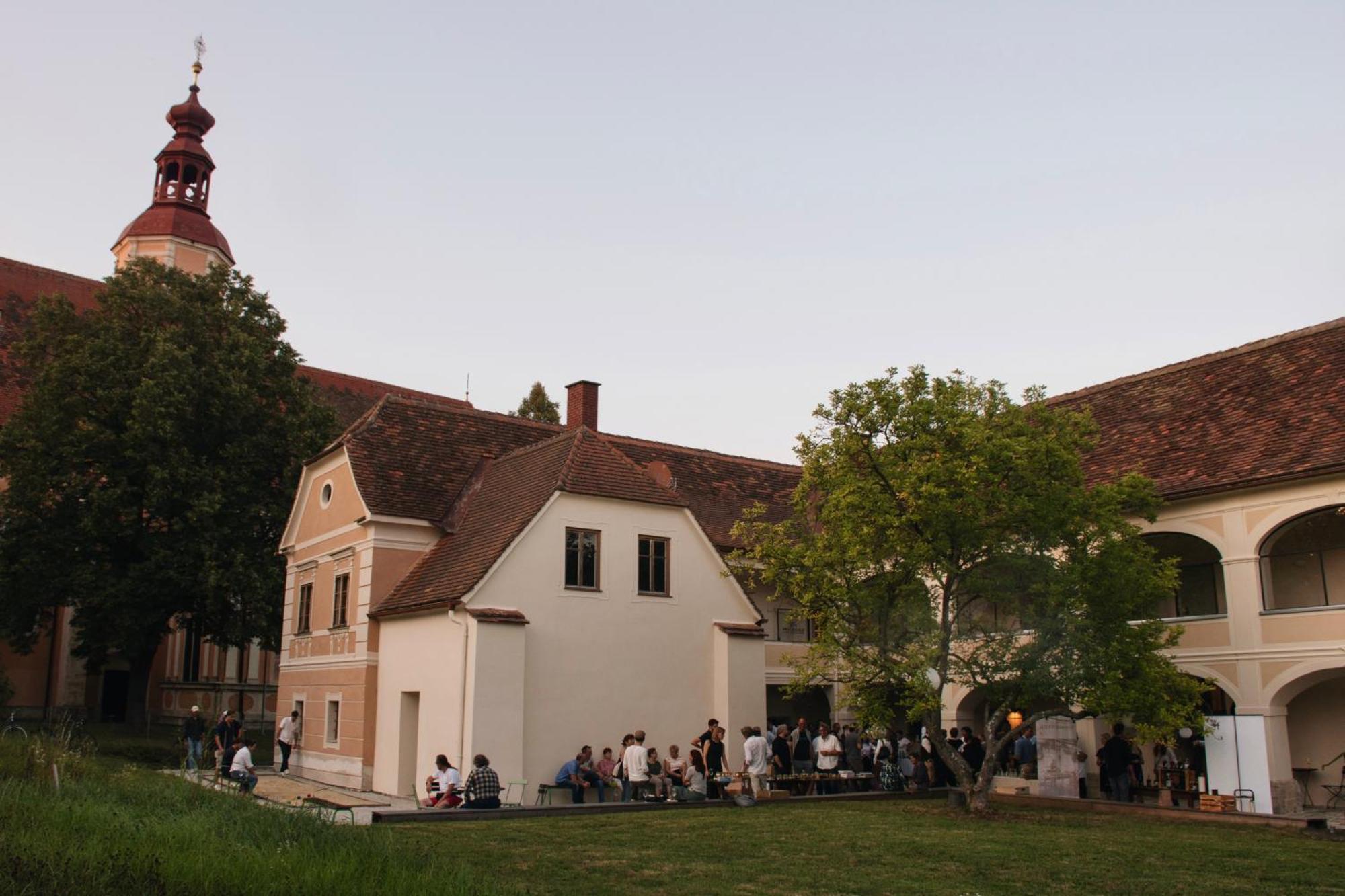 Der Pfarrhof Hotell Hartberg Exteriör bild